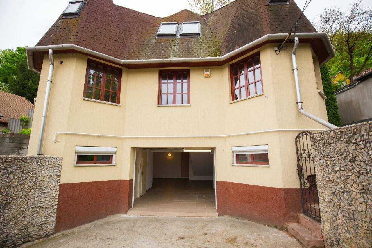 Two Towers Apartman Mişcolţ Exterior foto